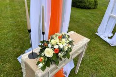 Barevná výzdoba svatby na míru na zámku Libouchec u Děčína.