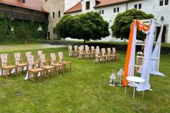 Svatební obřad na míru v prostorách zámku Libouchec