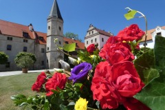 Zámek Libouchec jako klidné místo pro svatební slib v dosahu Teplic, Děčína i Ústí nad Labem.
