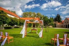 Výzdoba svatebního obřadu pro svatbu v okolí Teplic