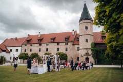 Svatební obřad venku v okolí Ústí nad Labem