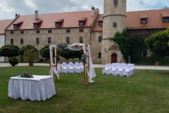 Panorama zámku Libouchec v Krušných horách nedaleko Děčína a Teplic.