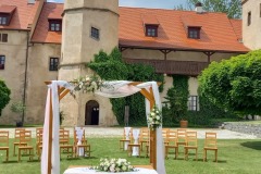 Slavobrána na nádvoří zámku Libouchec nedaleko Děčína.