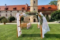 Svatební obřad na míru v interiéru zámku Libouchec - Ústecký kraj.
