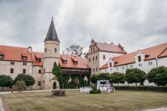 Pohled na zámek Libouchec jako svatební místo u Děčína