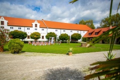 Pohled na zámek Libouchec jako svatební místo u Děčína