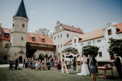 Pohled na zámek Libouchec jako svatební místo u Děčína