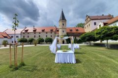 Zámek Libouchec jako klidné místo pro svatební slib v dosahu Teplic, Děčína i Ústí nad Labem.