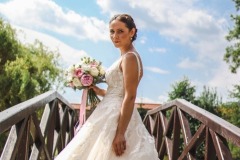 Romantický portrét nevěsty v historických prostorách zámku Libouchec - Ústecký kraj.