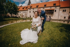 Svatební portrét v severních Čechách na renesančním zámku Libouchec.