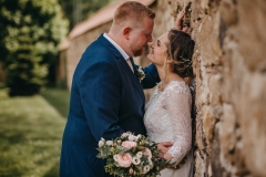 Svatební fotografie ze zámku Libouchec, dostupného místa z Teplic.