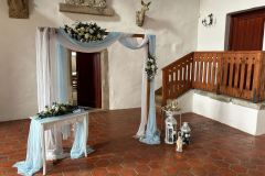 Inspirace svatební květinovou výzdobou na zámku Libouchec.