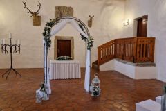 Inspirace svatební květinovou výzdobou na zámku Libouchec.