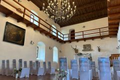 Svatební sál Zámek Libouchec s výzdobou pro zimní obřad