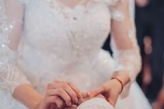 Výměna prstenů v interiéru Zámku Libouchec.