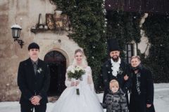 Zasněžené nádvoří Zámku Libouchec ideální pro svatbu