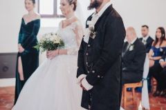 Svatební portréty v historických interiérech zámku Libouchec.