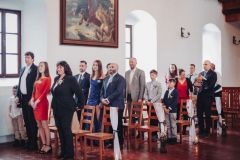 Svatebčané při obřadu - Zámek Libouchec.