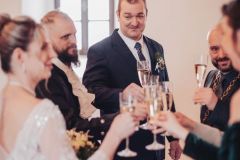 Svatební přípitek v renesančním sále Libouchec